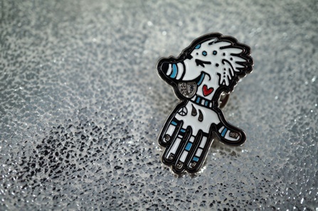 Hart-Emaille-Pin Hand-Dog Hart-Emaille-Pin Hand-Dog
