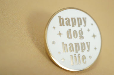 Hart-Emaille-Pin zum Thema Hund Hart-Emaille-Pin zum Thema Hund
